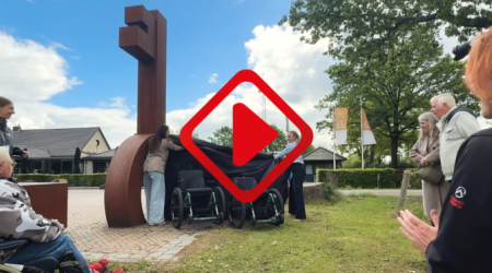 Bij Natuurpoort TerSpegelt worden 2 off-the-road stoelen onthuld.