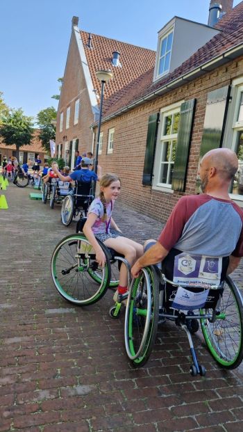 jong en oud deed mee aan het Wheelchair skills event