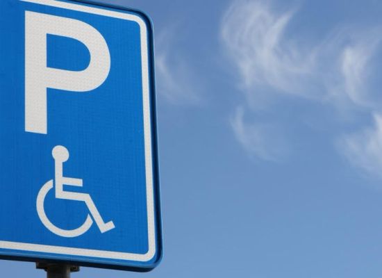 verkeersbord gehandicaptenparkeerplaats