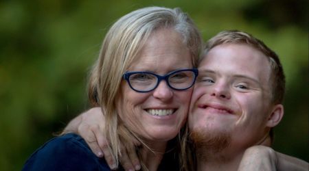 vrouw met kind met downsyndroom