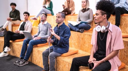 Mensen met een beperking op de tribune van de tweede kamer