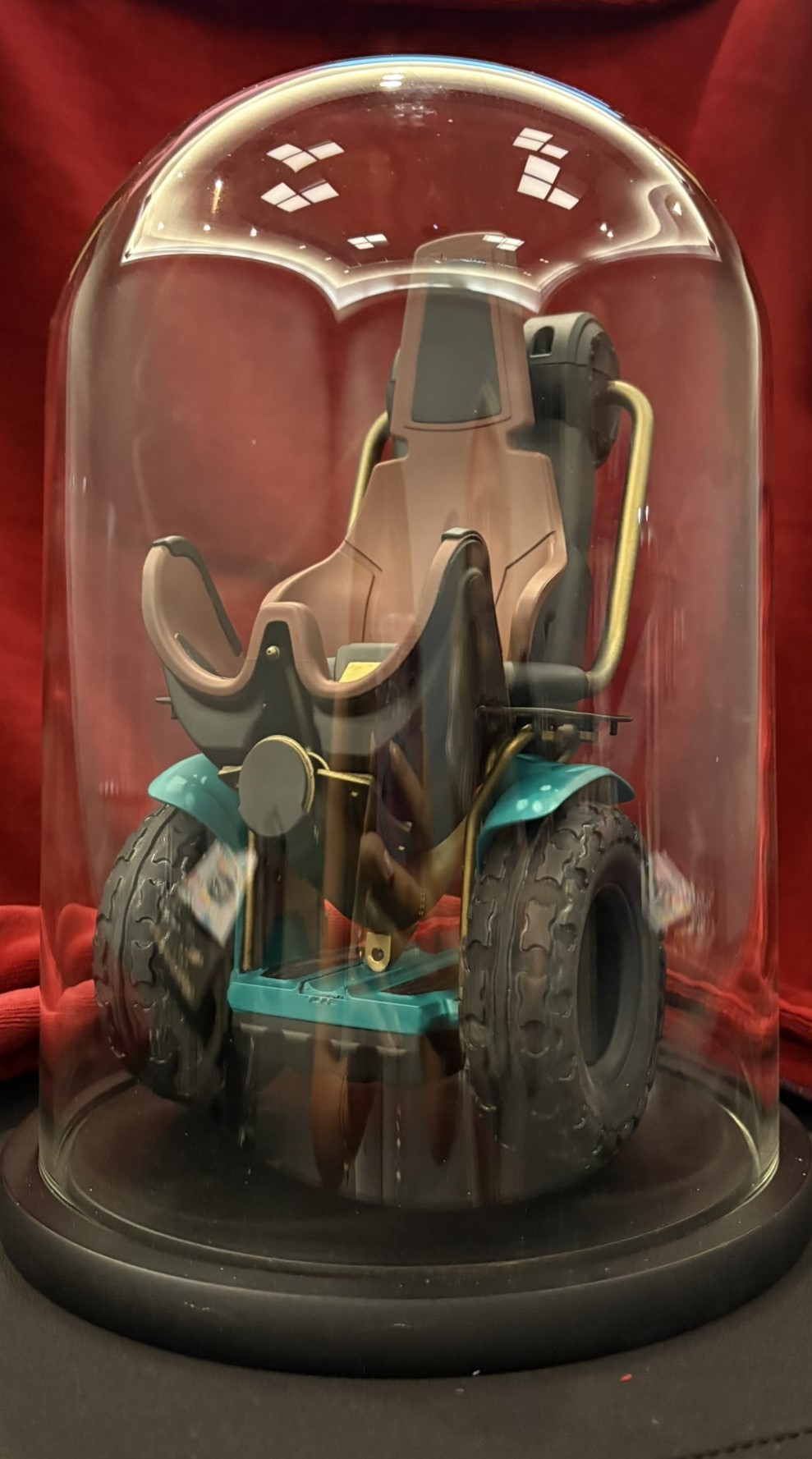 Een voorbeeld, een maquette, van een stoel voor een rolstoel