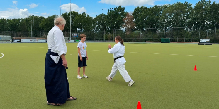 Kinderen met beperking doen mee met een Akido clinic