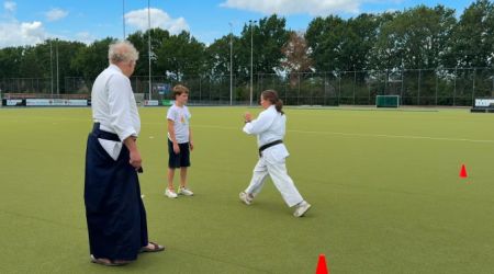 Kinderen met beperking doen mee met een Akido clinic