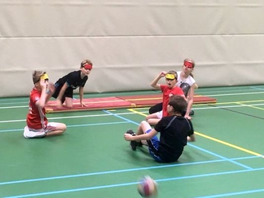 Aangepast sporten (met een beperking) Goalbal - trefbal voor blinden