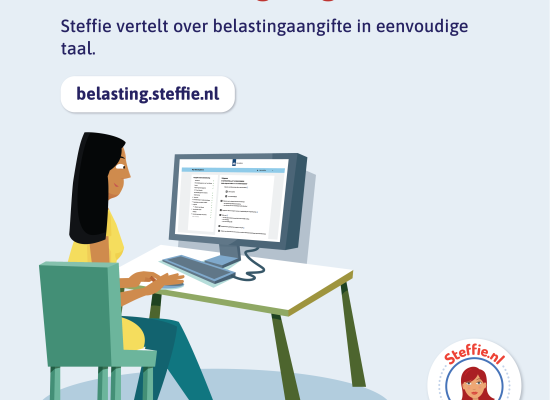 Vrouw achter de computer