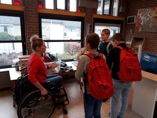 Workshop onzichtbare beperkingen, lopen met zware rugzakken
