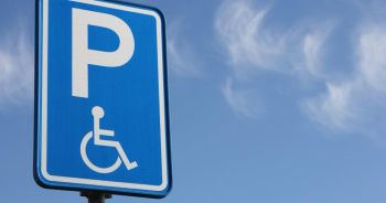verkeersbord gehandicaptenparkeerplaats