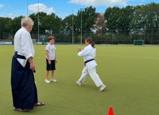 Kinderen met beperking doen mee met een Akido clinic