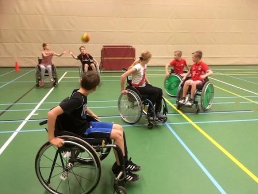 Aangepast sporten (met een beperking) rolstoelbasketbal