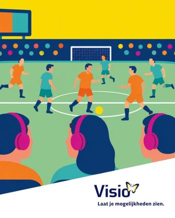 Slechtziende voetbalsupporters met koptelefoon op