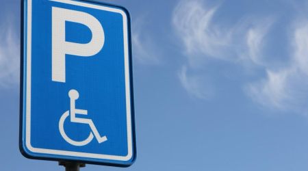 verkeersbord gehandicaptenparkeerplaats
